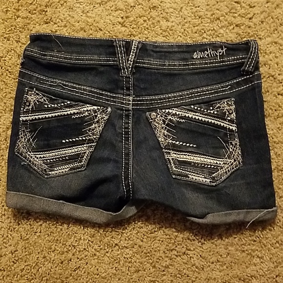 Shorts - Picture 2 of 3